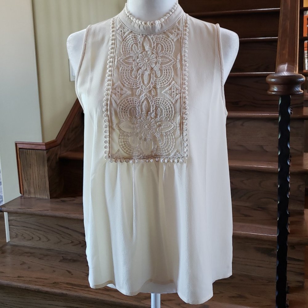 NWT Monteau Los Angeles Sleeveless Embroidered Top